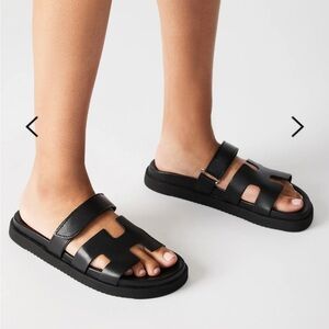 STEVE MADDEN MAYVEN BLACK LEATHER SLIDES. SIZE 7